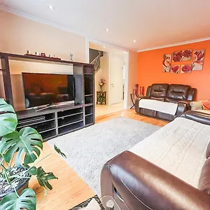  Holiday home Spacious House Near Downtown Mtl