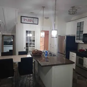 Corporate 2br Townhouse In Center Holiday home Vancouver